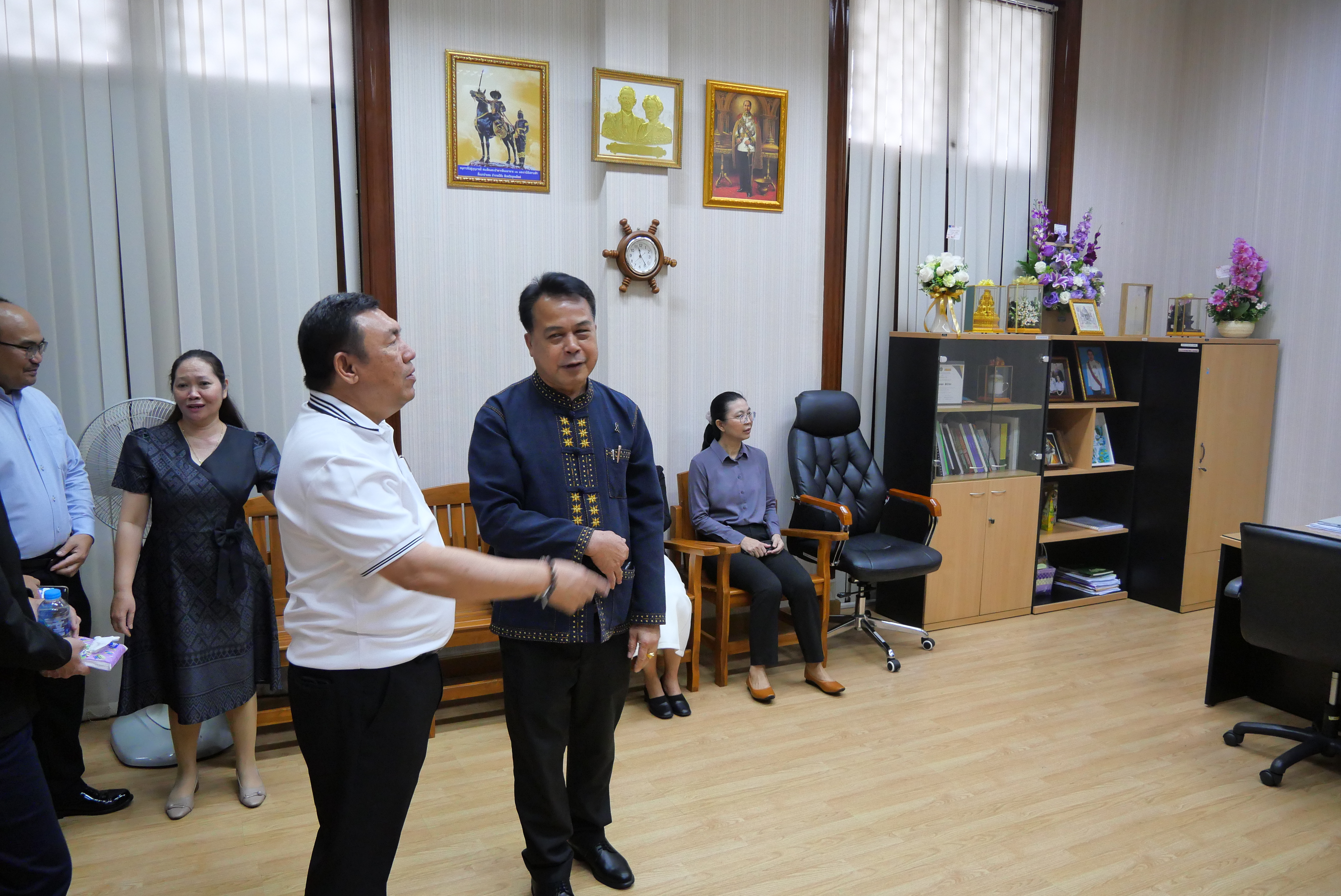 title - เลขาธิการ ส.ป.ก. ตรวจเยี่ยมบุคลากร ส.ป.ก. ถนนราชดำเนินนอก